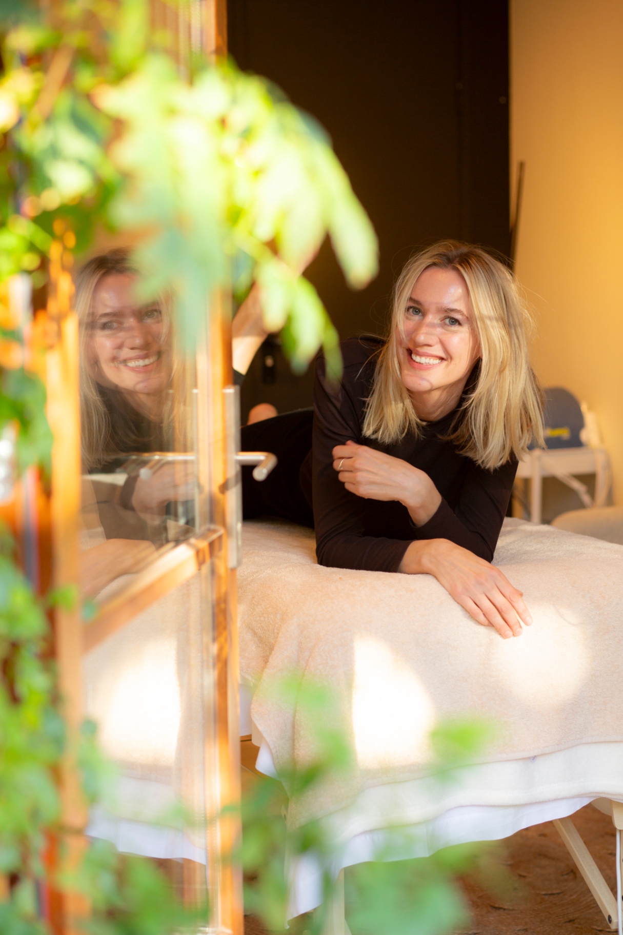 Nely Vis in haar massagestudio in Amsterdam